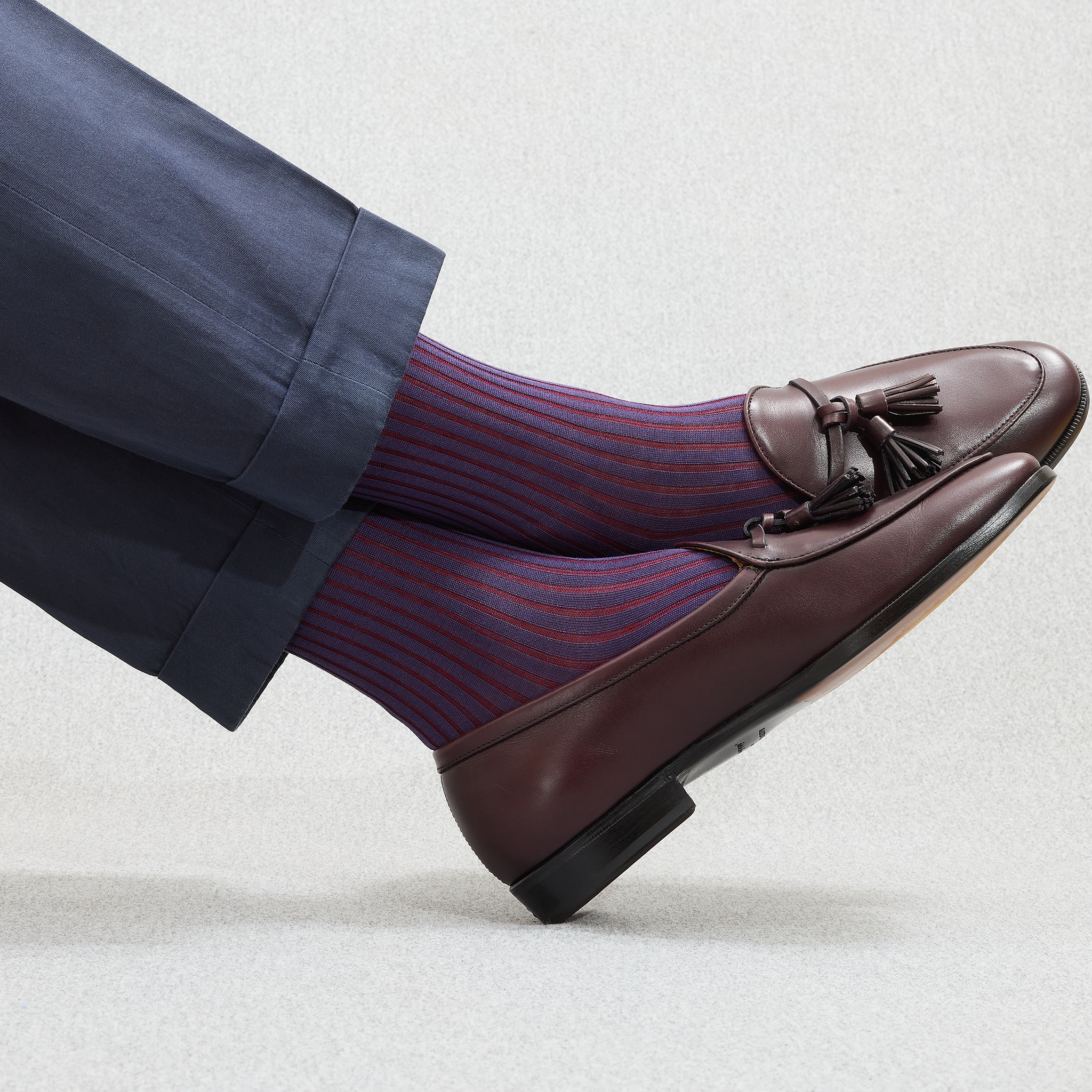 purple socks with a burgundy dress Purple Socks with Burgundy Dress Shoes Summer Outfits For Men (10 ideas & outfits)