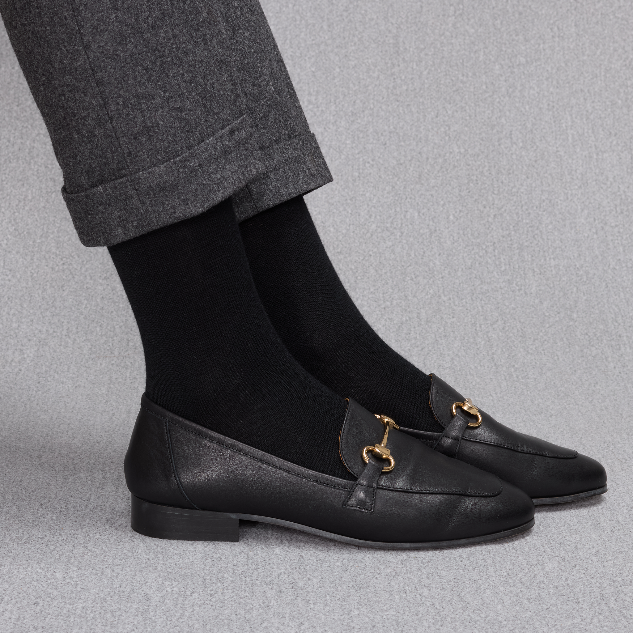 Black women's knee-high socks in wool and cashmere