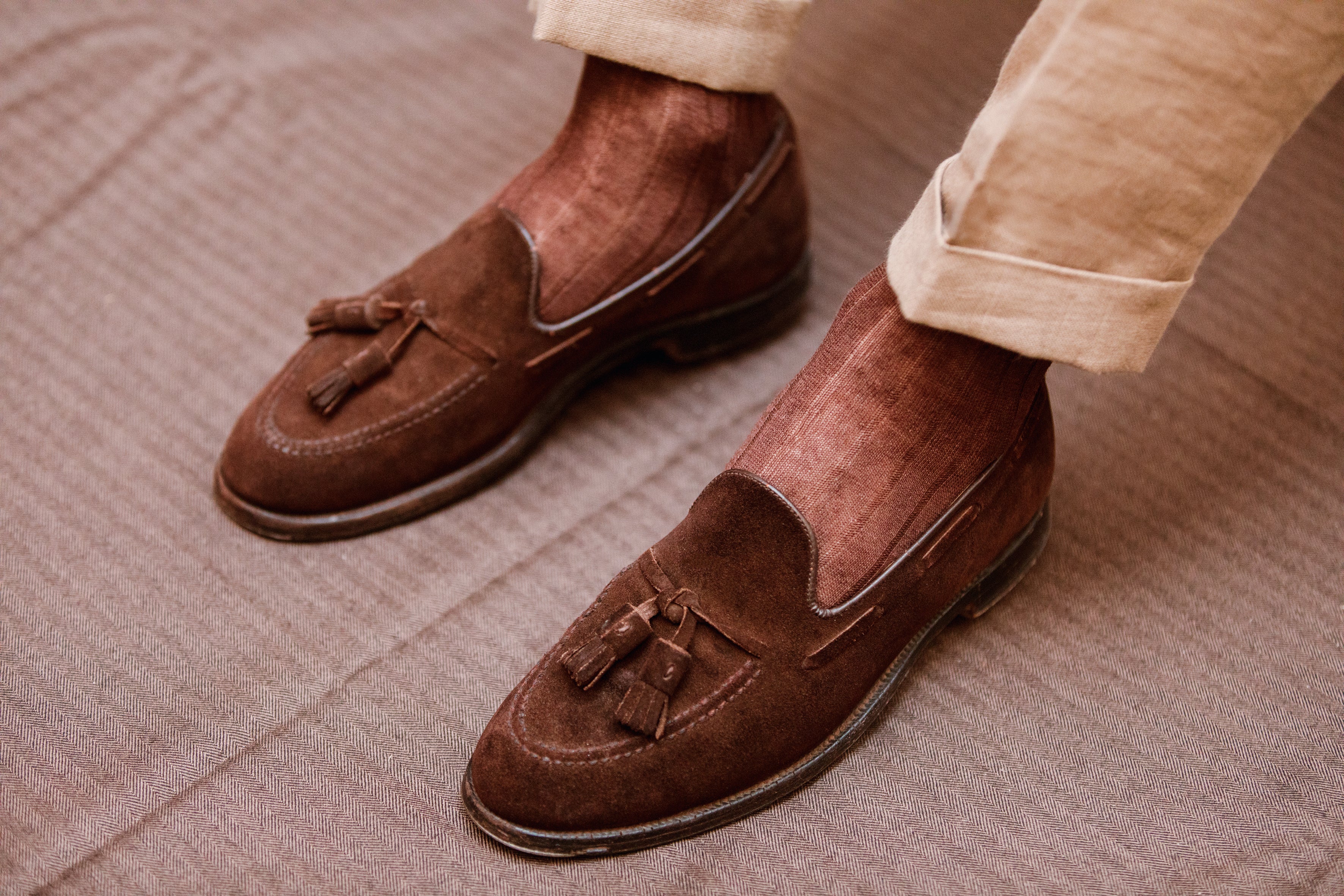 Chaussettes en lin chiné marron mi-bas (hautes) de la marque Bresciani pour homme, pointure/taille 39 à 45. Chaussettes idéales pour l'été, légères, souples, gardent les pieds au frais.