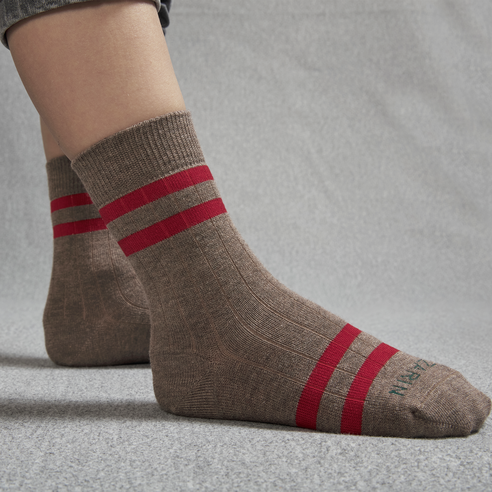 Taupe & Rot - Super-solide Wolle
