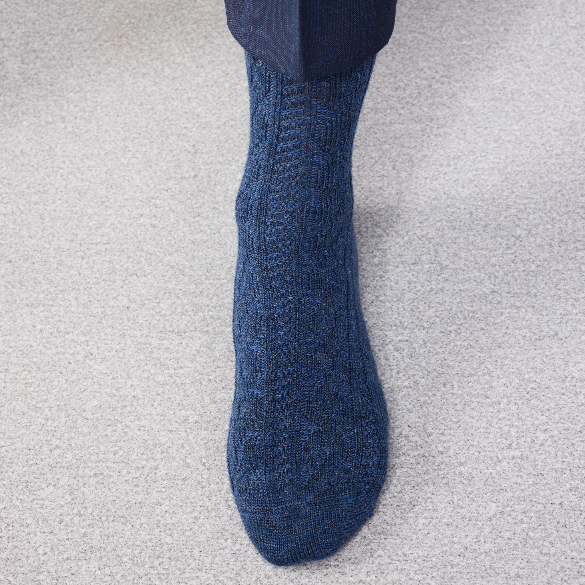 Stahlblau - Zopfmuster - Super-Solid Wolle