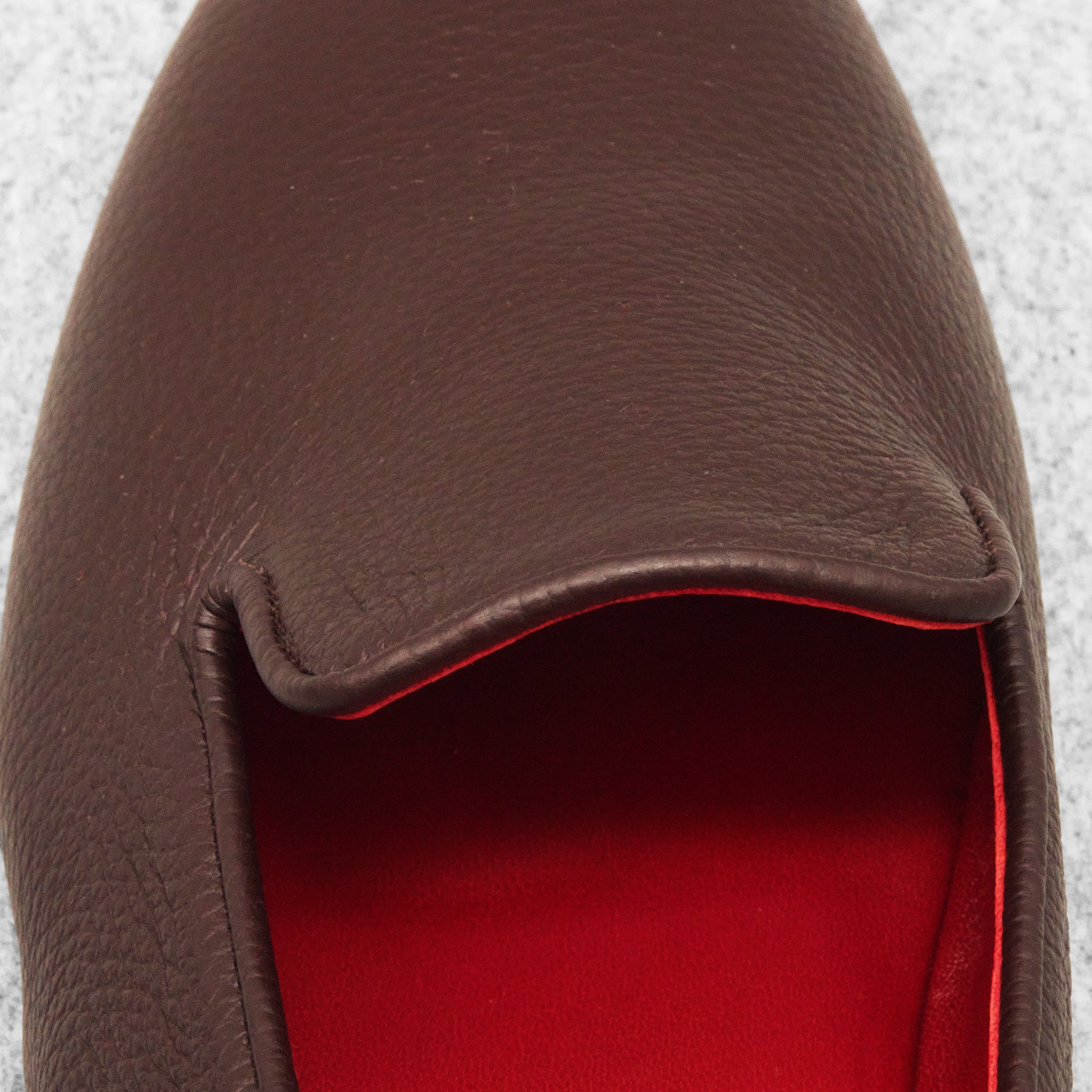 Dunkelbraune Hausschuhe - Genarbtes Leder