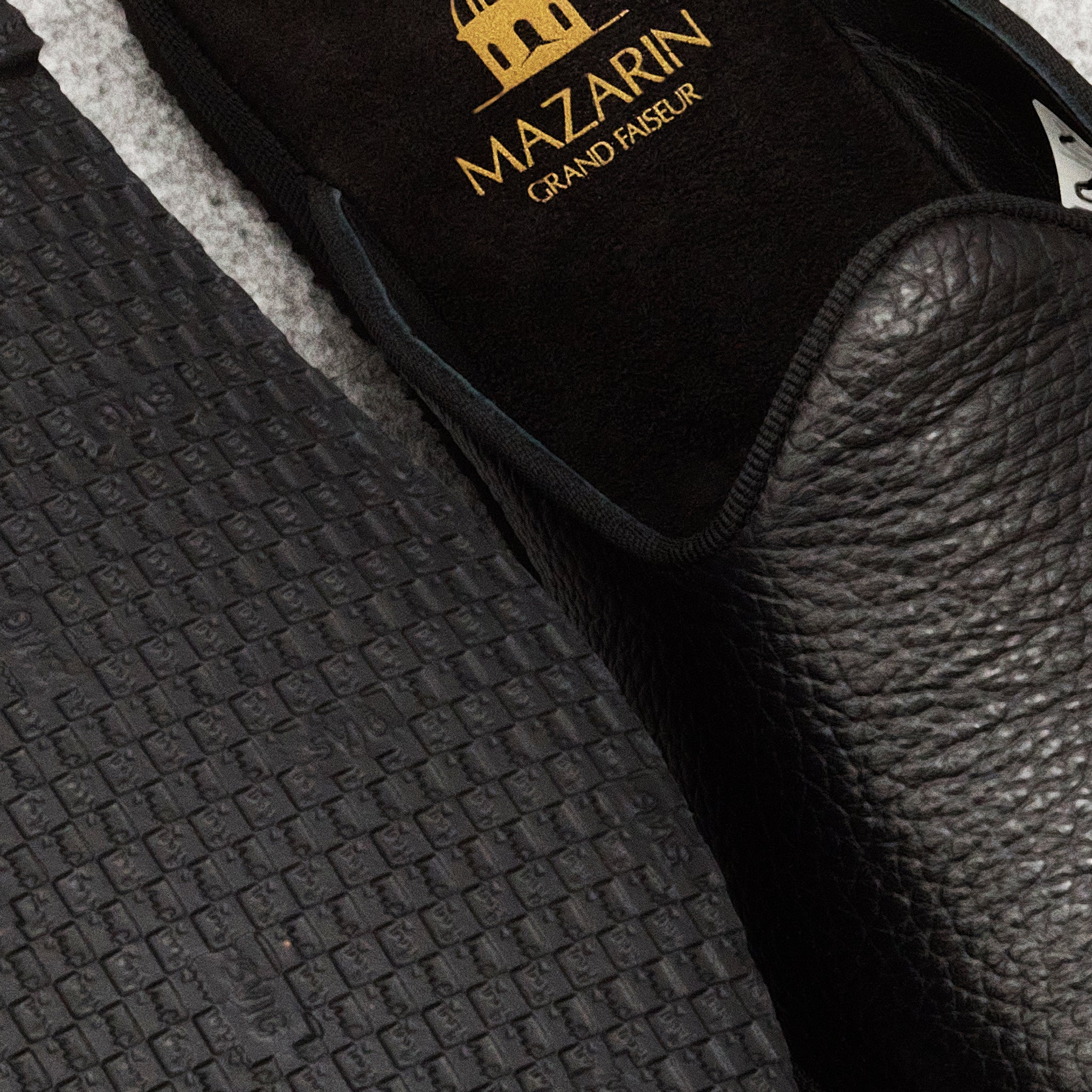 Chaussons ouverts noirs - Cuir grainé