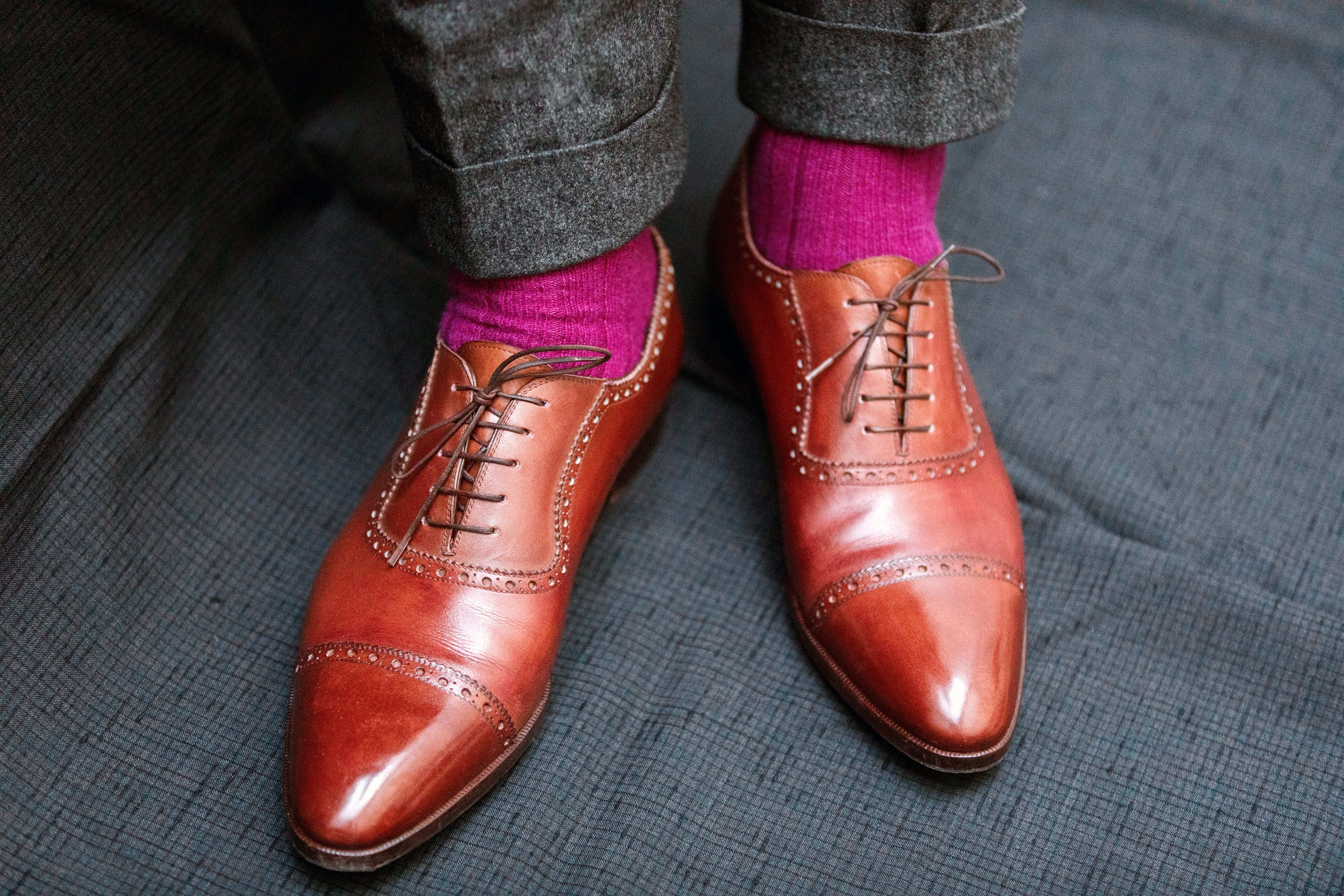 Chaussettes prune 100% cachemire Bresciani en mi-bas (chaussettes hautes). Chaussettes épaisses, très douces et chaudes. Modèle pour homme, pointures du 39 au 45. Existe en d'autres coloris.