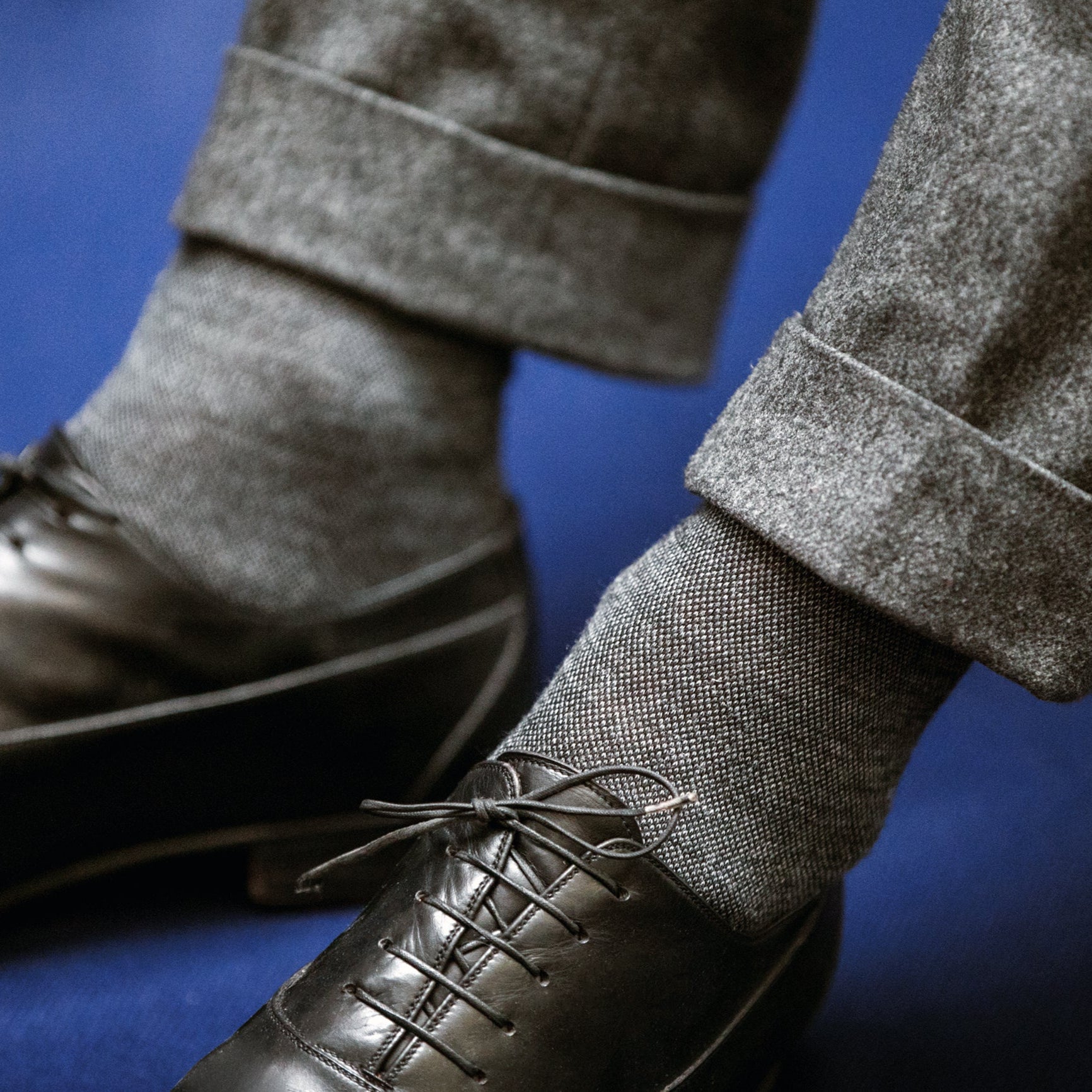 Chaussettes motif caviar noir et gris chiné en laine 80% de la marque Bresciani. Chaussettes d'hiver mi-bas (hautes) pour homme, fines, douces et chaudes, pointures du 39 au 47.