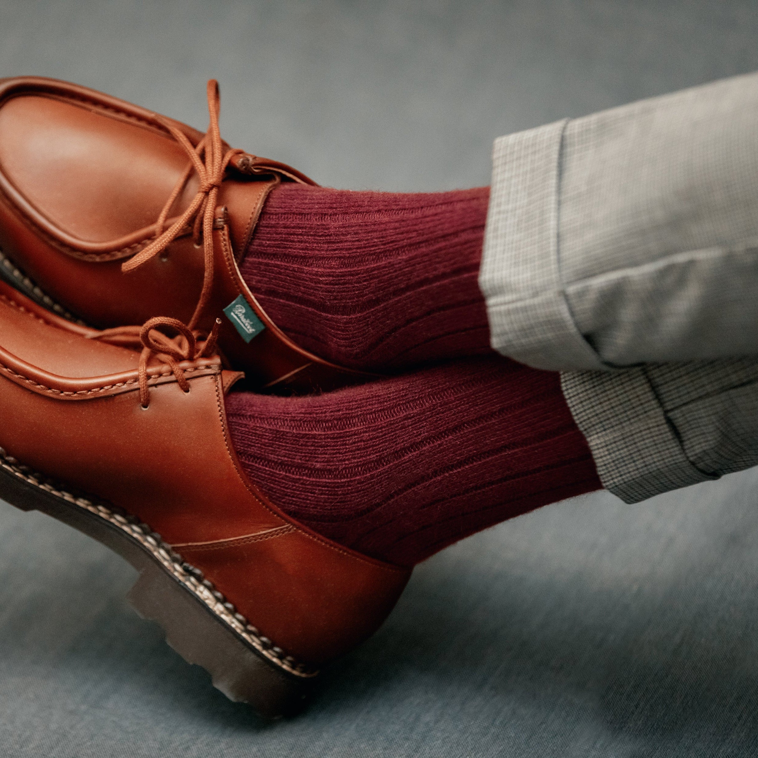 Chaussettes de couleur vin en 85% cachemire, 13% polyamide, 2% élasthanne. Modèle de mi-bas (hautes) pour femme, de la marque Mazarin. Chaussettes chaudes, moelleuses, épaisses. Pointures : du 36 au 45