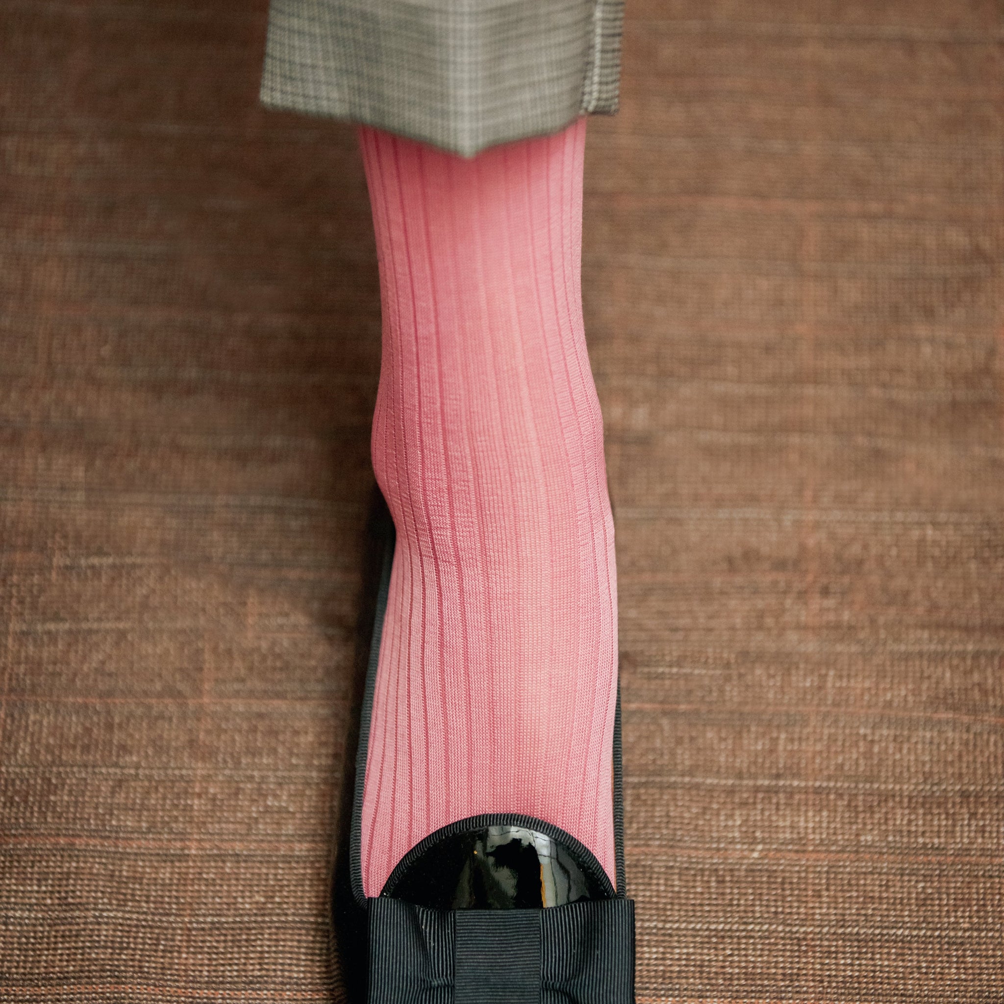 Chaussettes de couleur rose en 100% fil d'Écosse. Modèle de mi-bas (chaussettes hautes) pour femme, de la marque Mazarin. Chaussettes peu épaisses, légères. Pointures : du 36 au 49. 