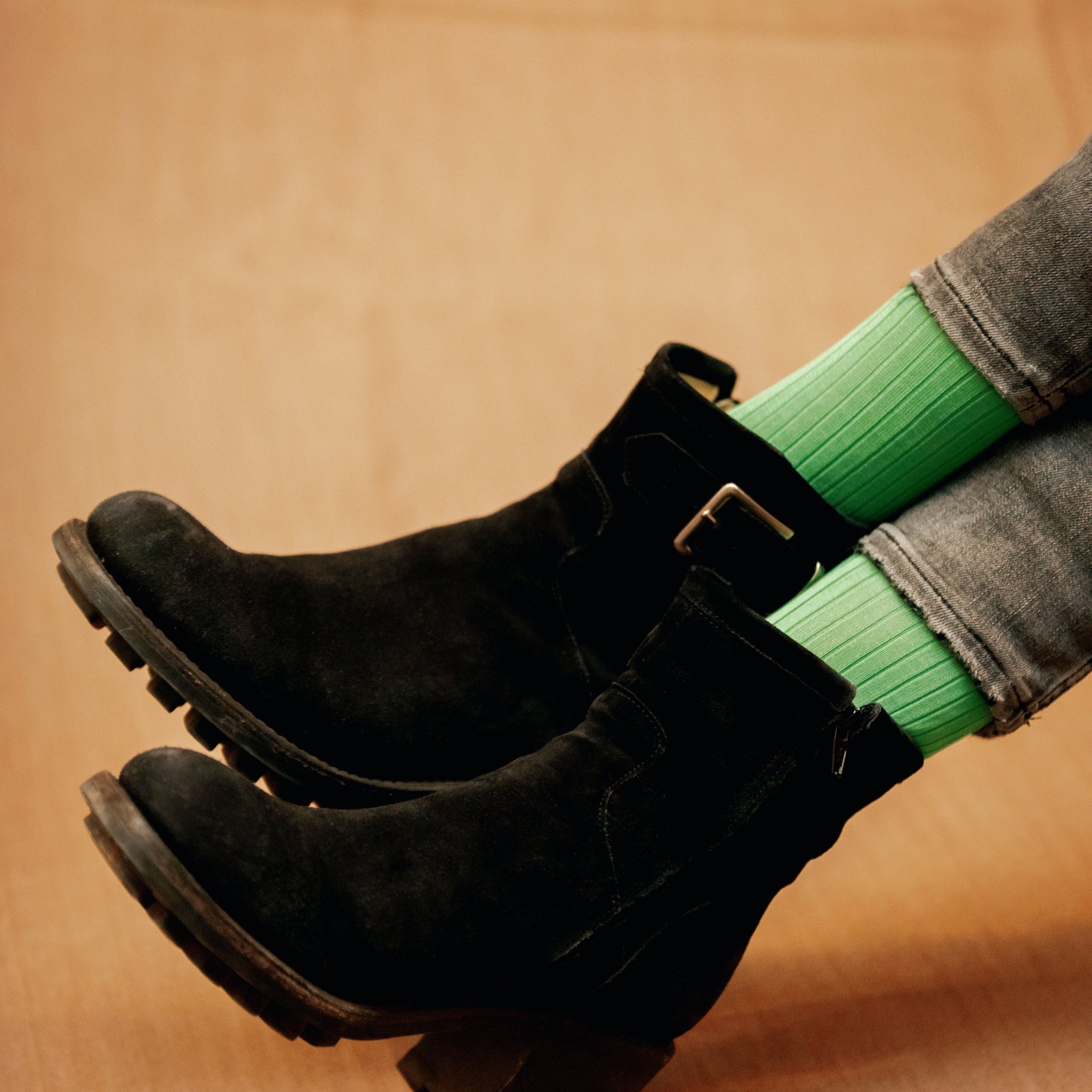 Chaussettes de couleur vert pomme, en 100% fil d'Écosse. Modèle de mi-bas (hautes) pour homme, de la marque Mazarin.  Chaussettes peu épaisses et légères. Pointures : du 36 au 49