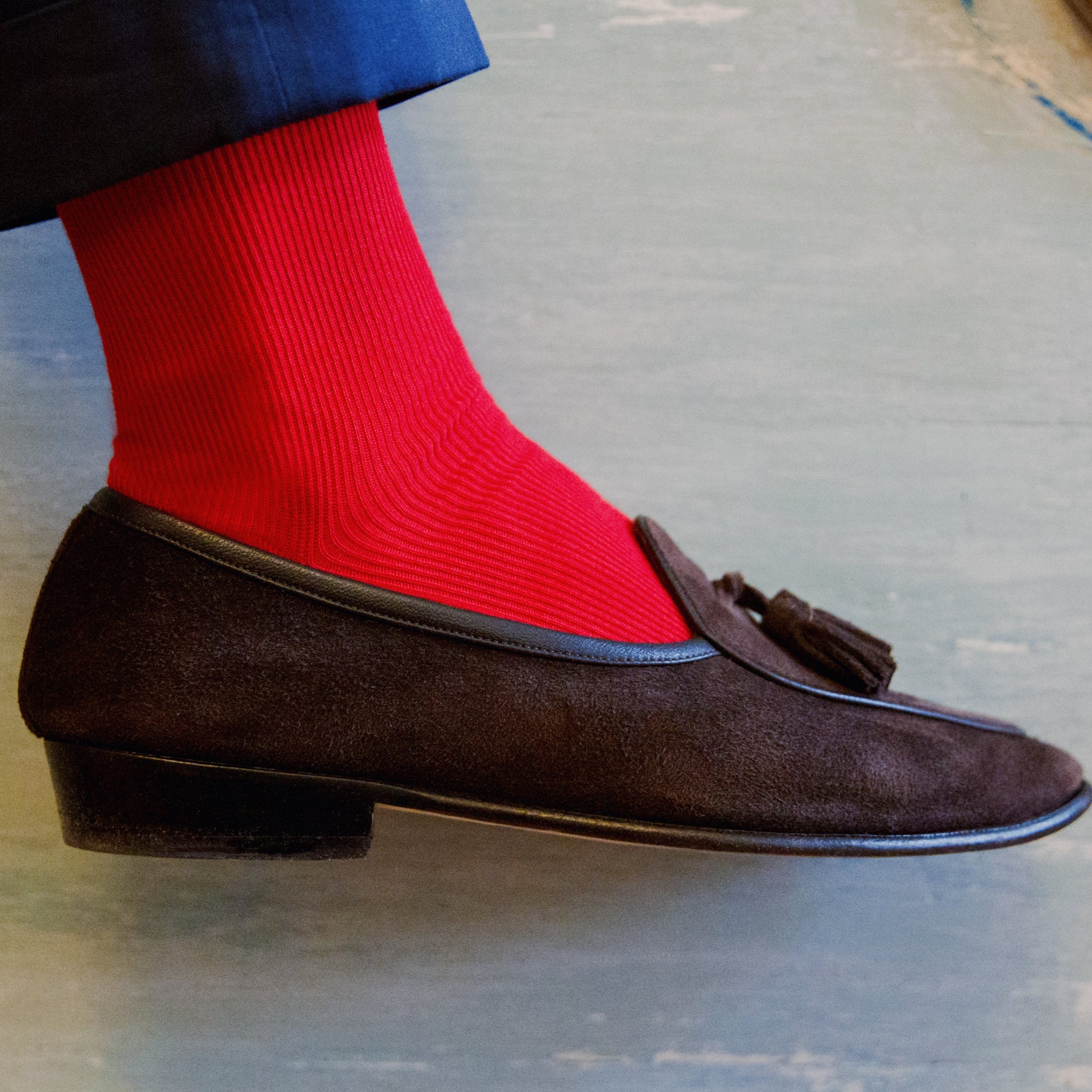Chaussettes rouges extra-douces en coton bio de la gamme non-comprimantes de Mazarin, fabriquées en Italie. Modèle mi-mollet (courtes) pour homme et femme sans bord élastique mais élastique répartit dans toute la longueur pour un meilleur maintien sans serrer. Pointures : du 36 au 47.