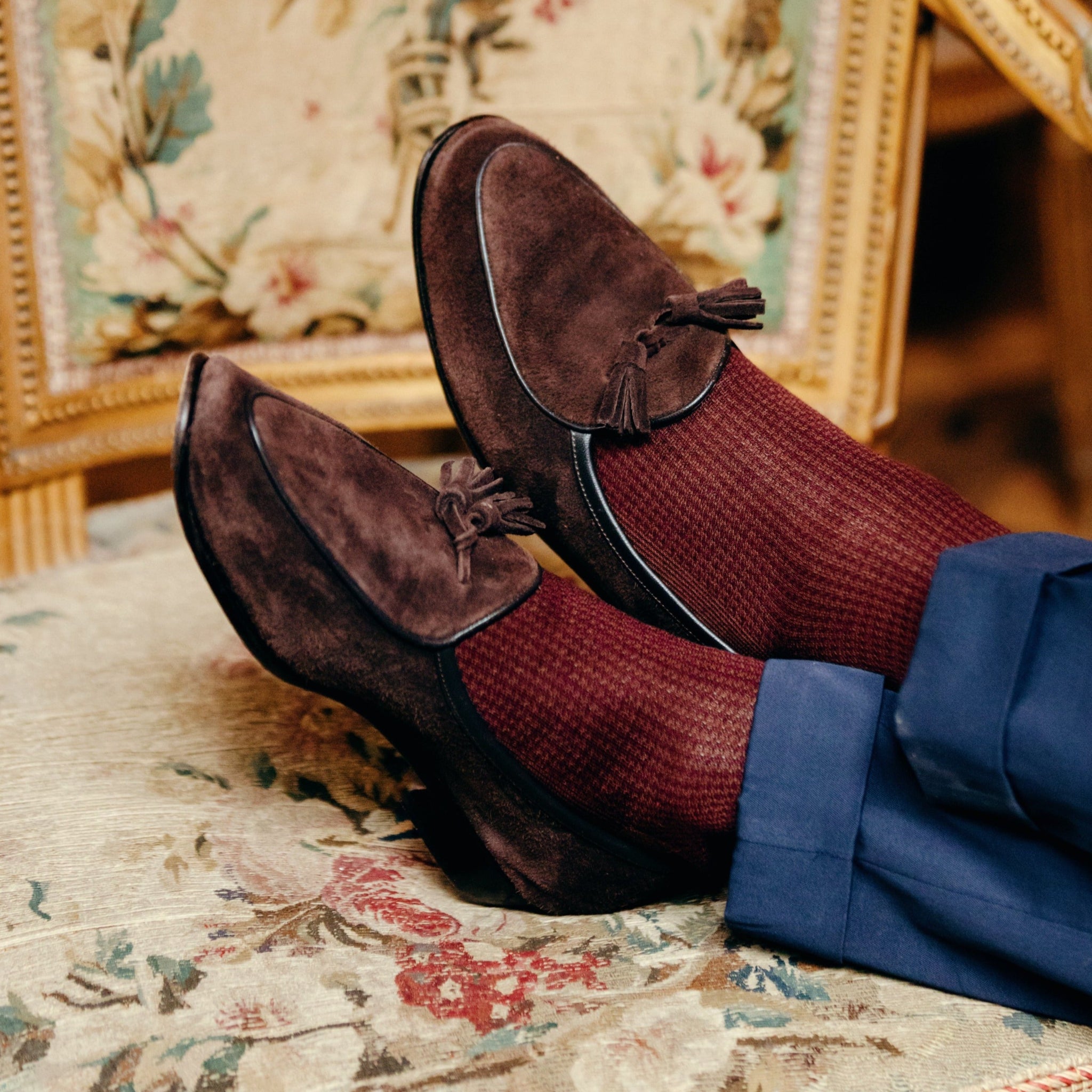 Chaussettes au motif pied-de-poule, de couleurs marron et bordeaux en 100% fil d'Écosse. Modèle de mi-bas (chaussettes hautes) pour homme, de la marque Mazarin. Douces, fines, légères et durables. Pointure : du 39 au 46
